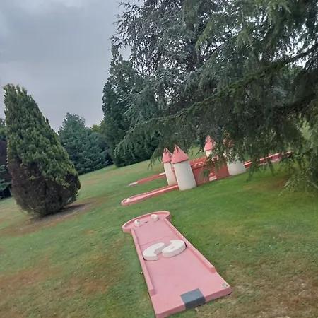 Homestay La Roulotte Du Parc Saint-Priest-des-Champs