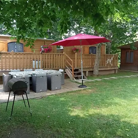 Homestay La Roulotte Du Parc Saint-Priest-des-Champs