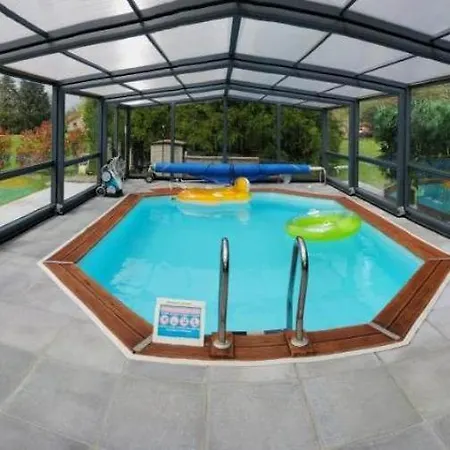 La Roulotte Du Parc Homestay Saint-Priest-des-Champs