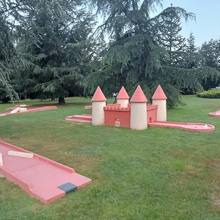 홈스테이 La Roulotte Du Parc Saint-Priest-des-Champs