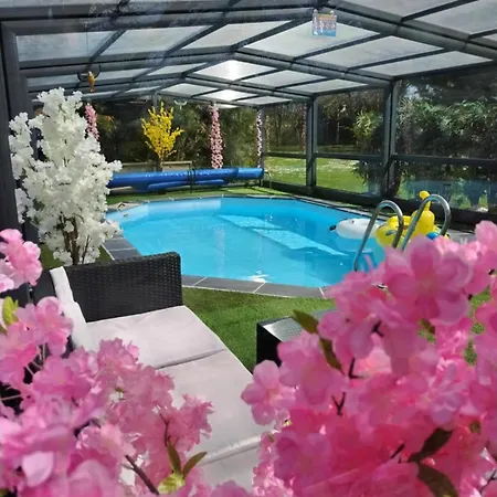 Homestay La Roulotte Du Parc Saint-Priest-des-Champs