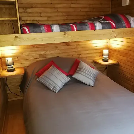Chalet La Roulotte Du Parc Saint-Priest-des-Champs